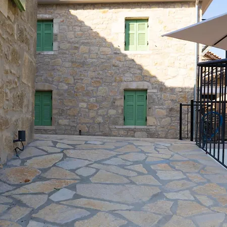 Dervisia Stonehouse 2 شقة Lazaráta