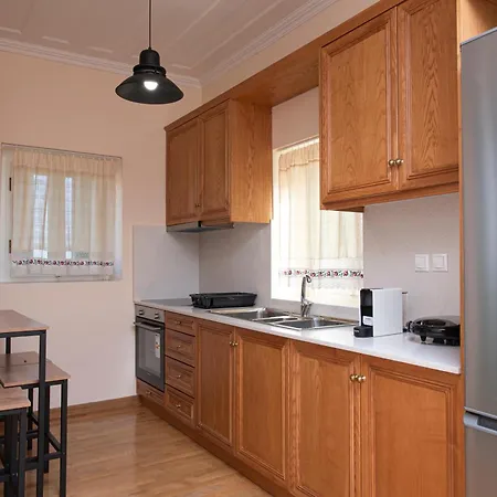 Dervisia Stonehouse 2 شقة